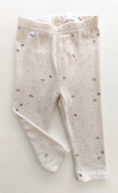 Conjunto tejido. bas. talle: 6 - 9 meses.