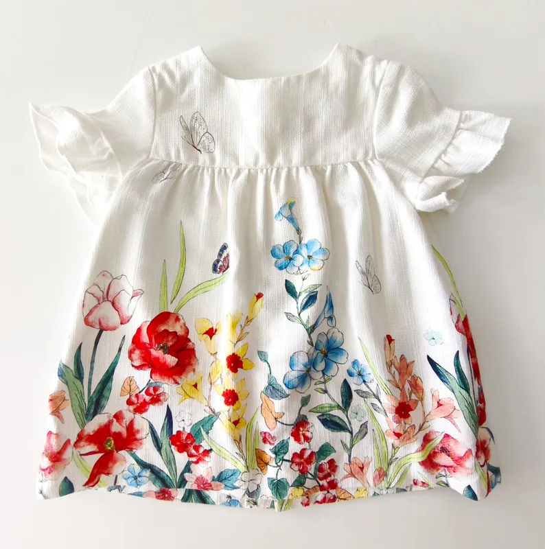 Vestido manga corta. zara. talle: 6 - 9 meses.