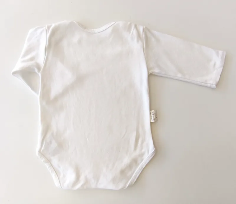 Body manga larga. talle: 6 - 9 meses.