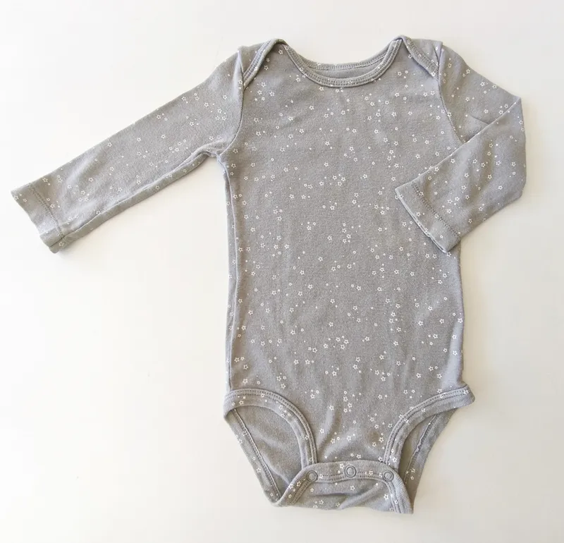 Body manga larga. carter's. talle: 9 meses.