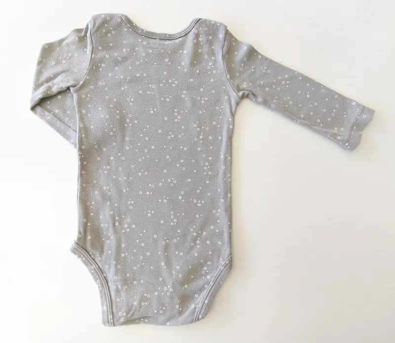 Body manga larga. carter's. talle: 9 meses.