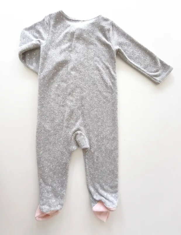 Pijama enterito. carter's. talle: 9 meses.