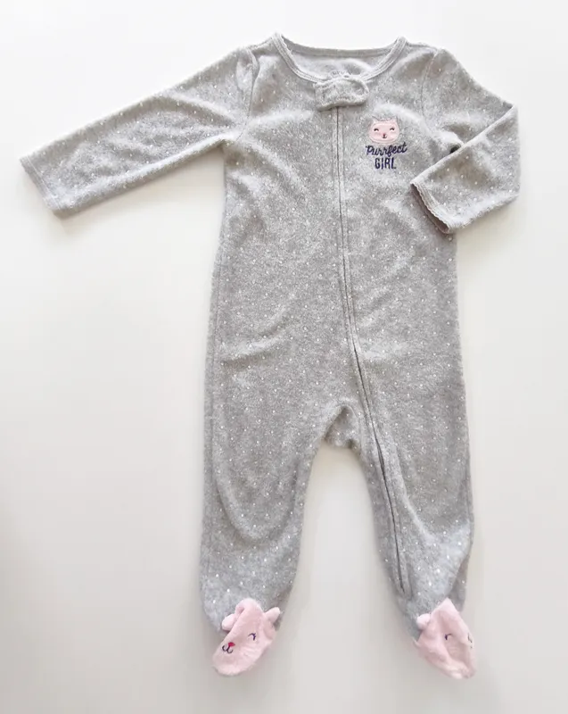 Pijama enterito. carter's. talle: 9 meses.