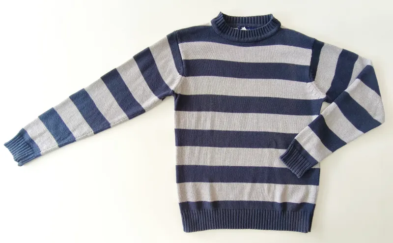 Sweater. bas. talle: 10.