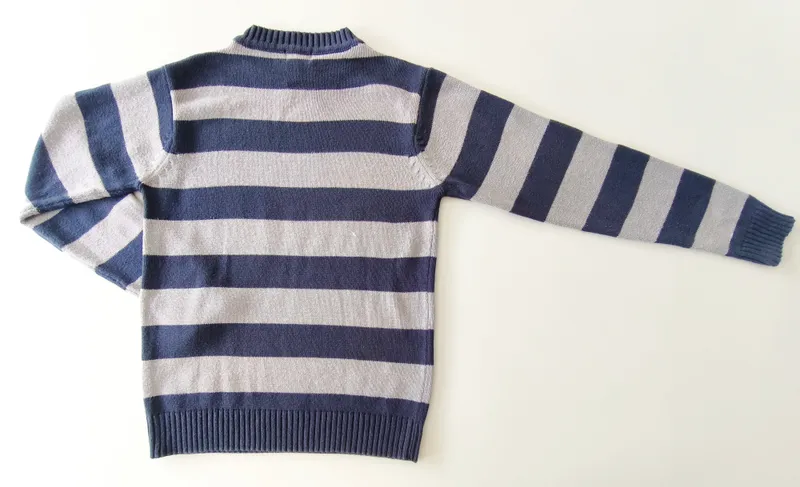 Sweater. bas. talle: 10.