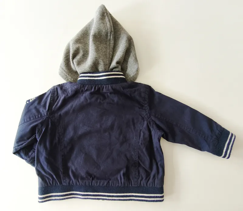 Campera. oshkosh b'gosh. talle: 18 meses.
