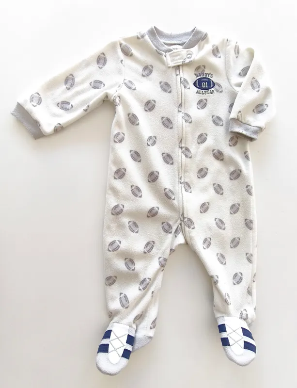 Pijama enterito. carter's. talle: 9 meses.