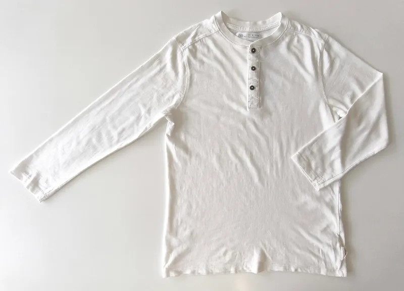 Remera manga larga. zara. talle: 8.