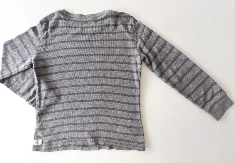 Remera manga larga. carter's. talle: 5.