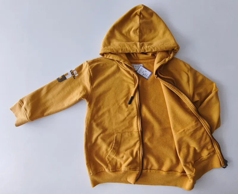 Campera deportiva. n+. talle: 5.