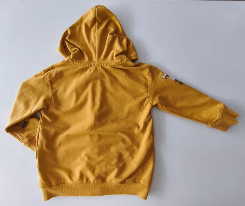 Campera deportiva. n+. talle: 5.