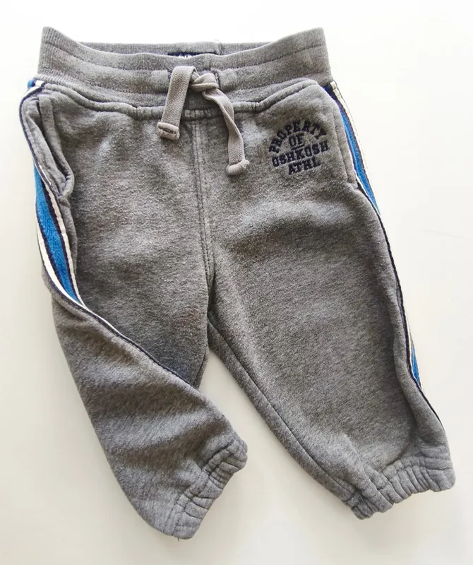 Jogging. oshkosh. talle: 12 meses.