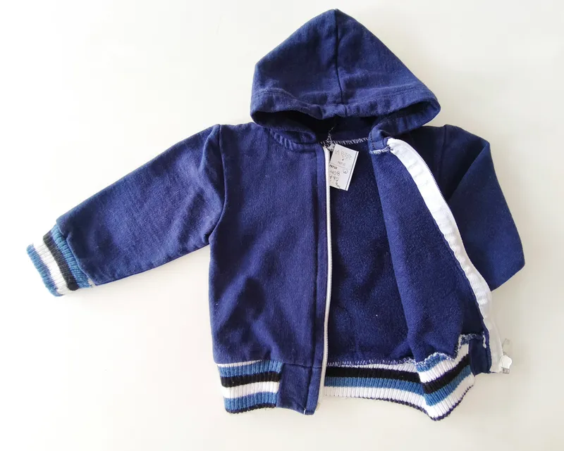 Conjunto deportivo. talle: 6 - 9 meses.