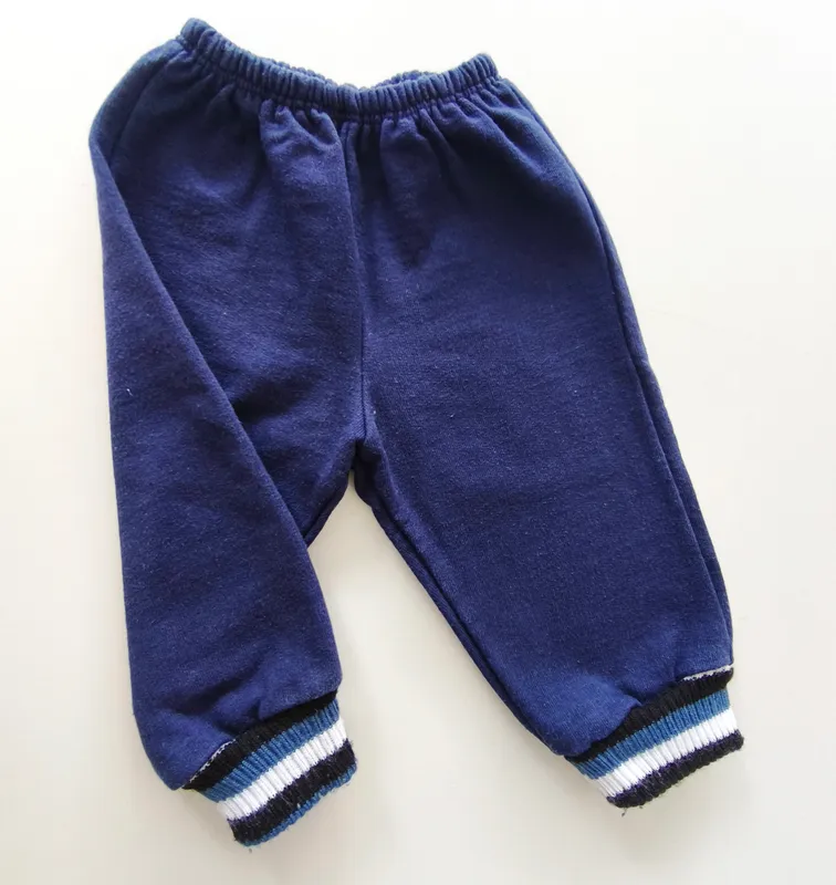 Conjunto deportivo. talle: 6 - 9 meses.