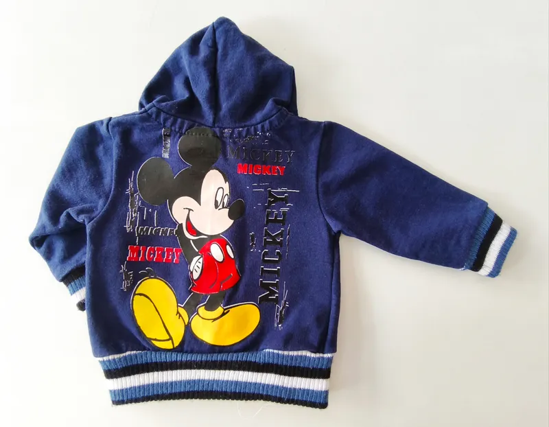 Conjunto deportivo. talle: 6 - 9 meses.