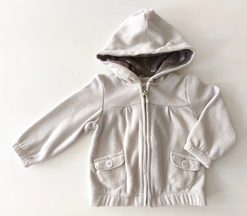 Campera. zara. talle: 9 - 12 meses.