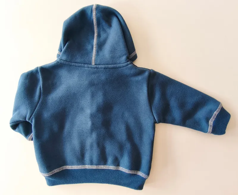 Campera deportiva. bas. talle: 6 meses.