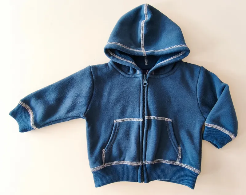 Campera deportiva. bas. talle: 6 meses.