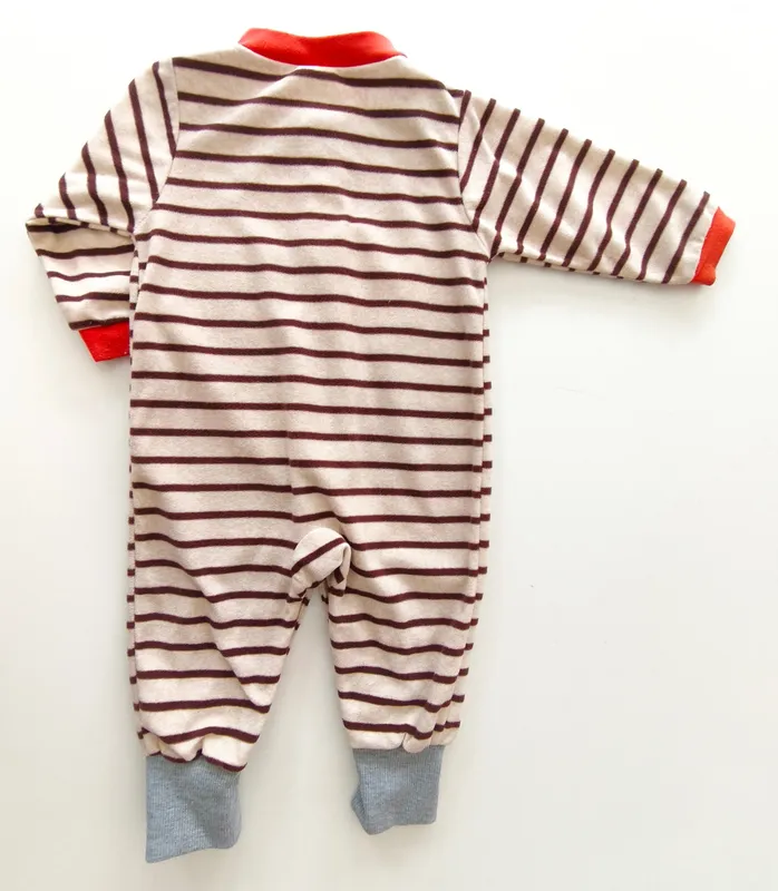 Pijama enterito. carter's. talle: 9 meses.