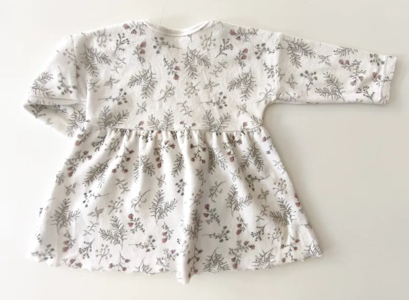 Vestido manga larga. minime. talle: 3 meses.