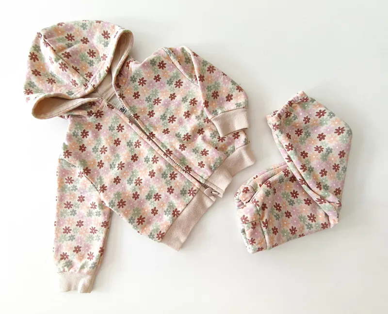 Conjunto deportivo. h&g. talle: 9 - 12 meses.