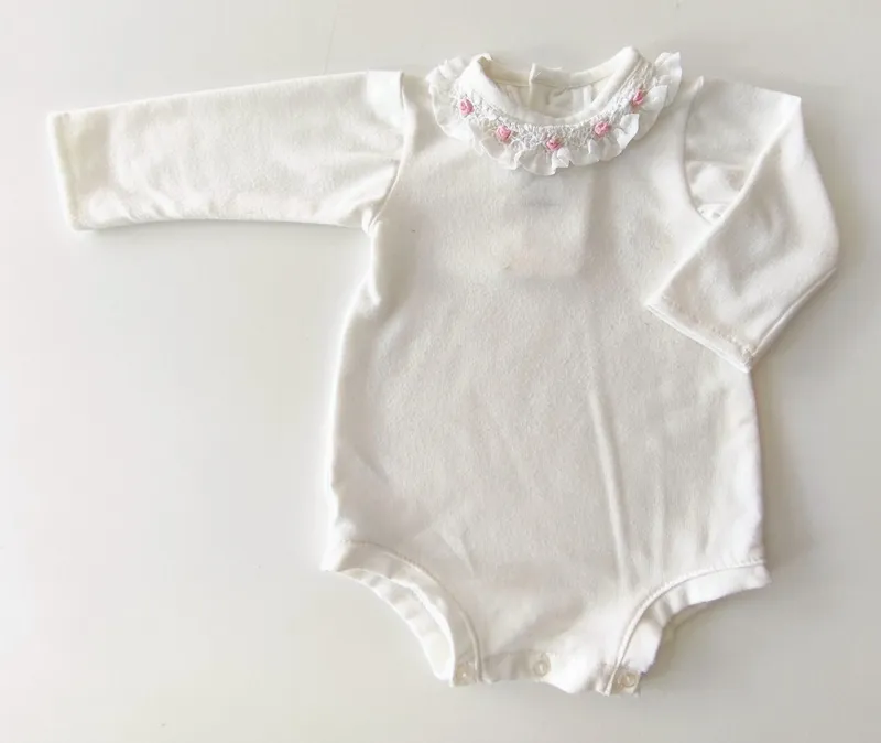 Body manga larga. petite pomme. talle: 3 - 6 meses.