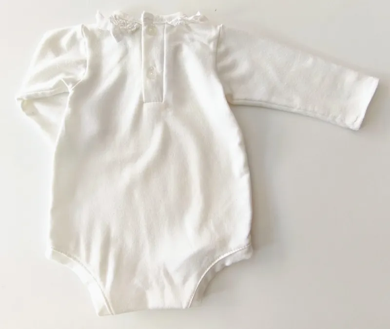 Body manga larga. petite pomme. talle: 3 - 6 meses.