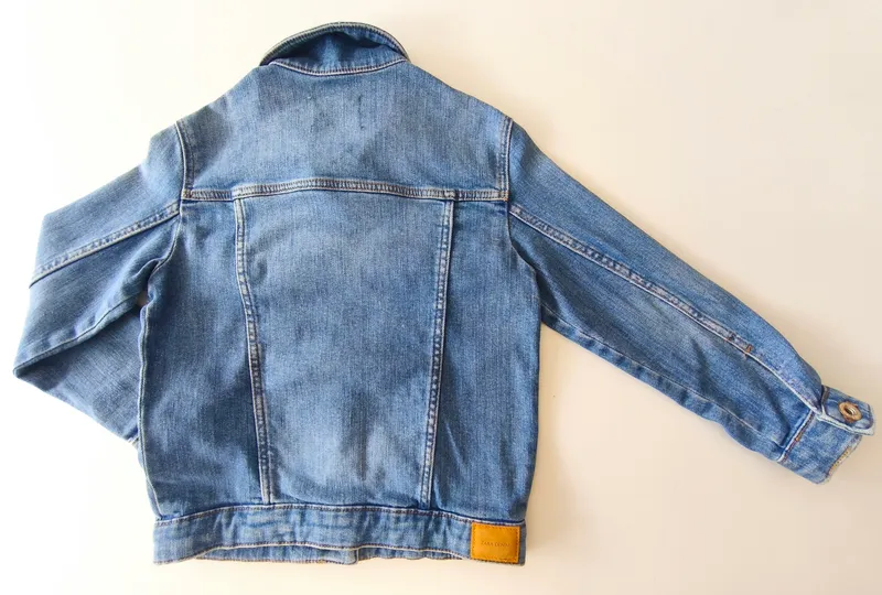 Campera de jean. zara. talle: 8.
