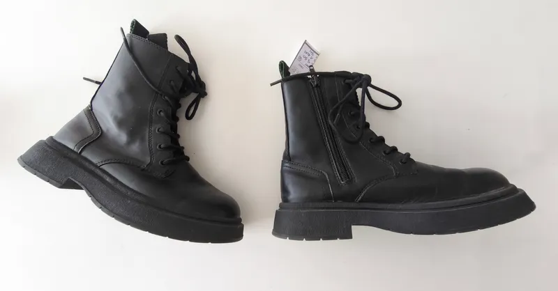 Borcegos. zara. talle: 34.