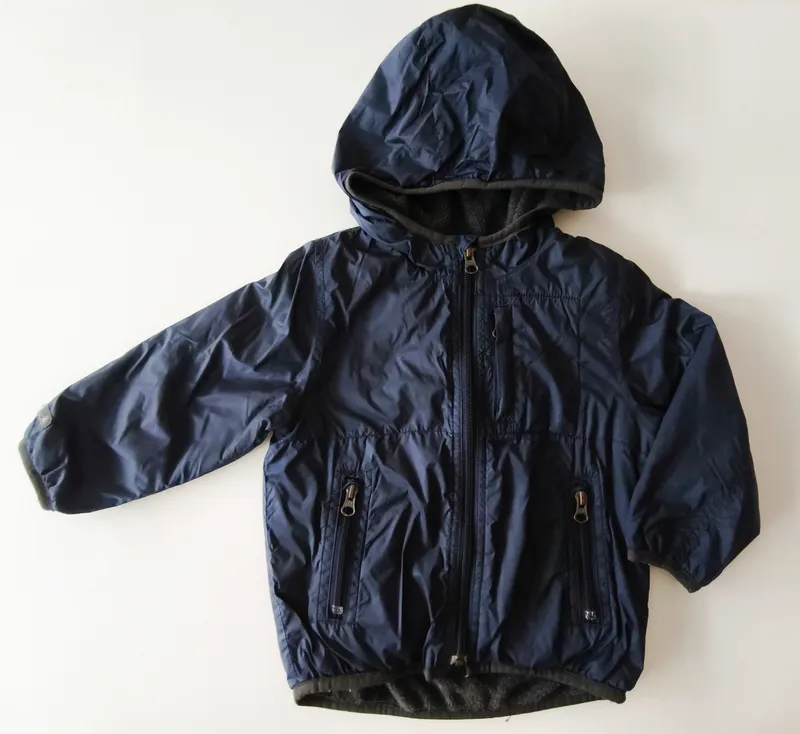 Camperita impermeable. gap. talle: 2.