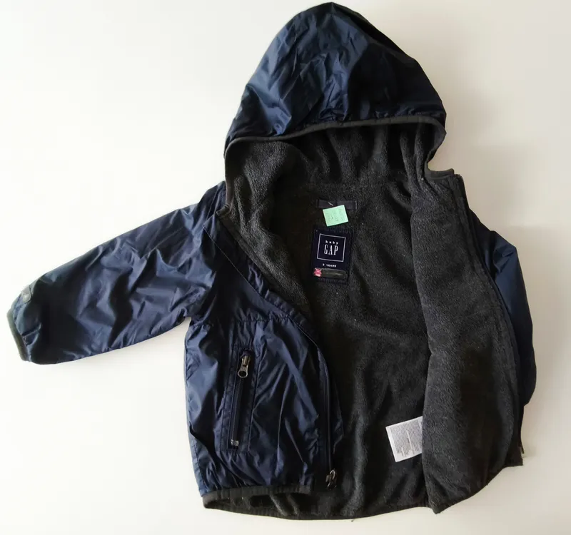 Camperita impermeable. gap. talle: 2.
