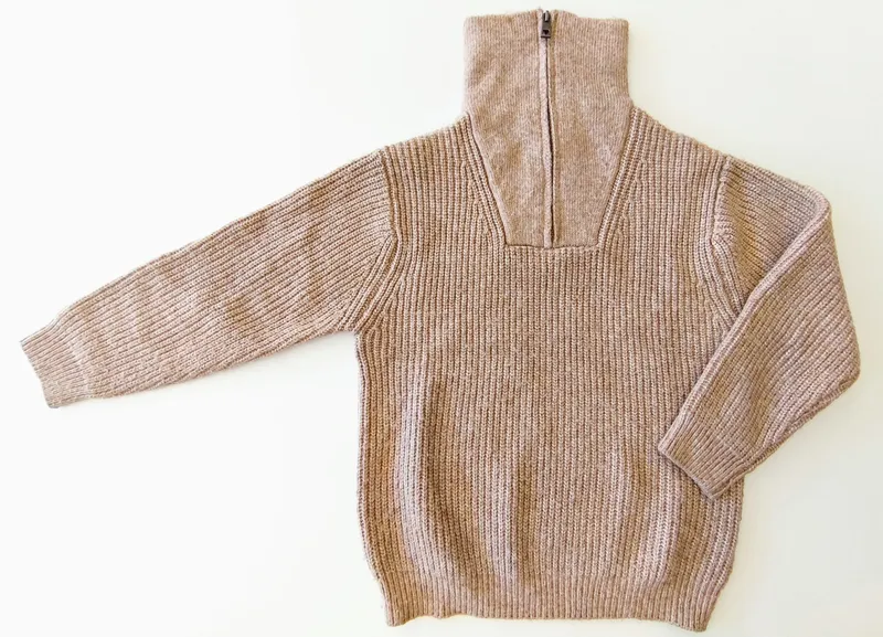 Buzo. zara. talle: 9 - 10.