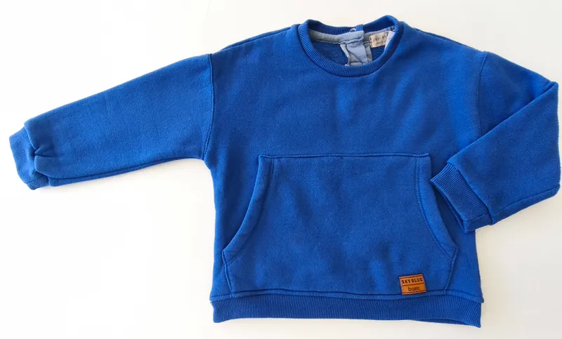 Buzo. sky blue. talle: 4.