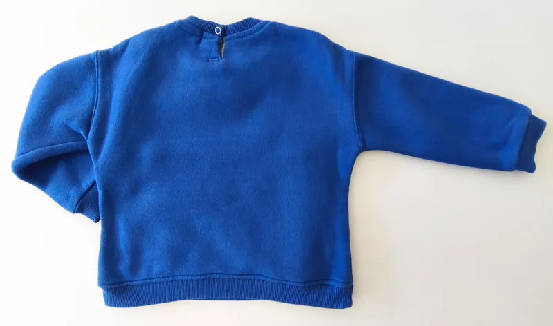 Buzo. sky blue. talle: 4.