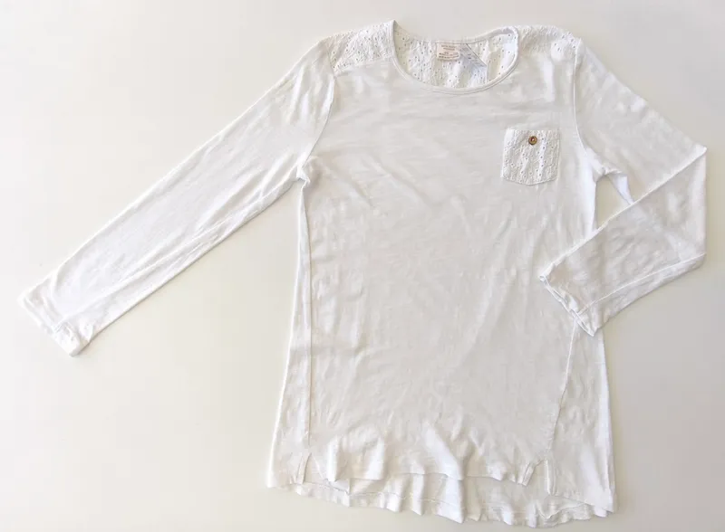 Remera manga larga. zara. talle: 10 - 12.