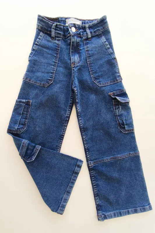 Jean cargo. sky blue. talle: 12.