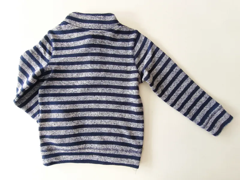 Buzo. gap. talle: 5.