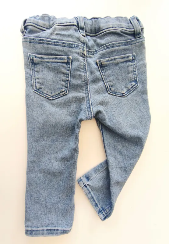 Jean. h&m. talle: 6 - 9 meses.