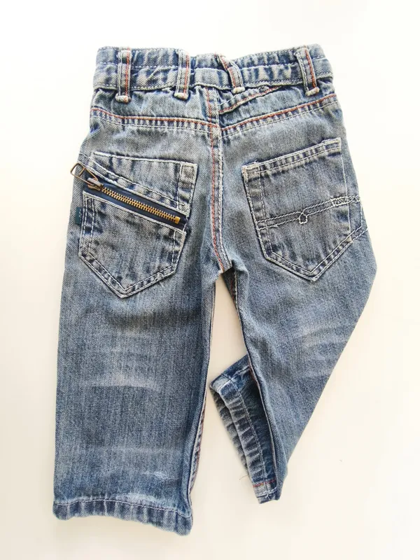 Jean. sky blue. talle: 6 - 9 meses.