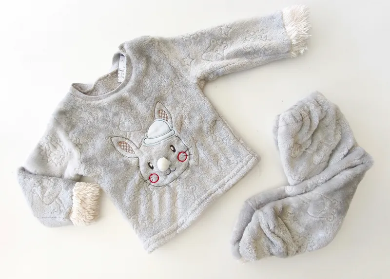Conjunto de polar. talle: 0 - 3 meses.