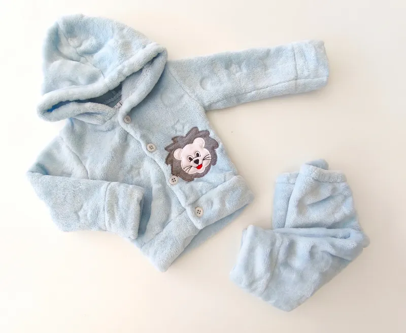 Conjunto de polar. talle: 0 - 3 meses.