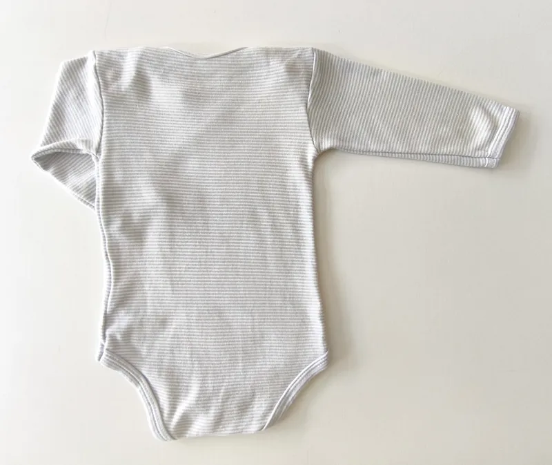 Body manga larga. yoyo baby. talle: 0 - 3 meses.