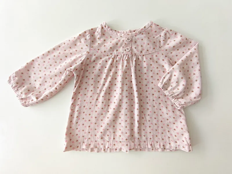Camisa manga larga. talle: 18 - 24 meses.