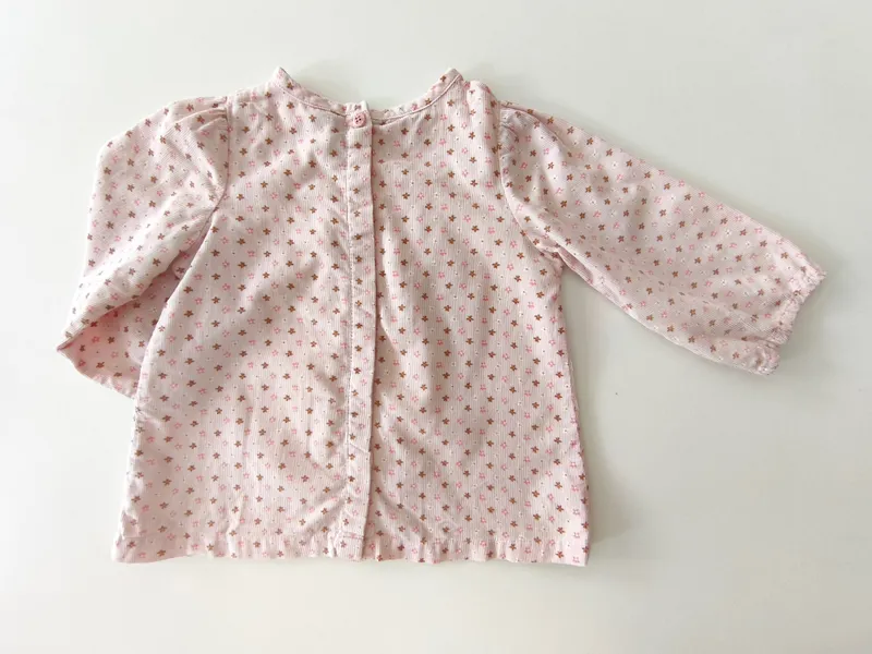 Camisa manga larga. talle: 18 - 24 meses.