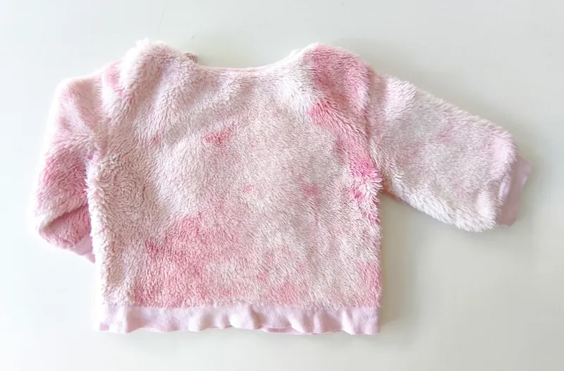 Buzo. infanti. talle: 6 - 9 meses.
