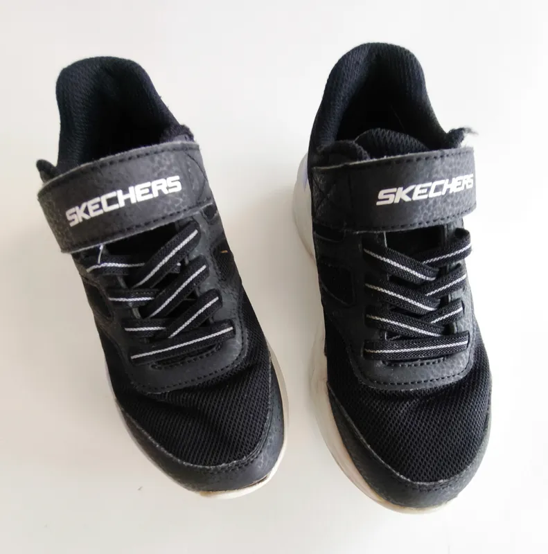Championes. skechers. talle: 33.