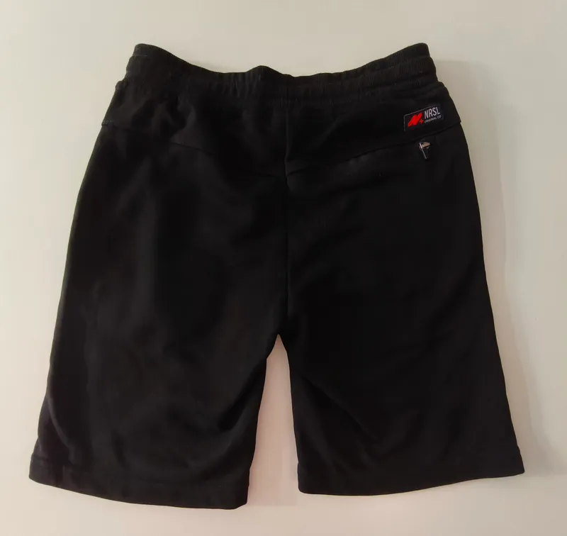 Short. n+. talle: 12.