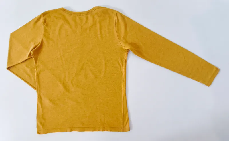Remera manga larga. fuzarka. talle: 13 - 14.