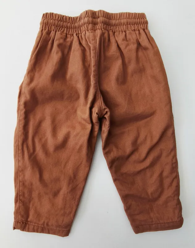 Pantalón. h&m. talle: 6 - 9 meses.