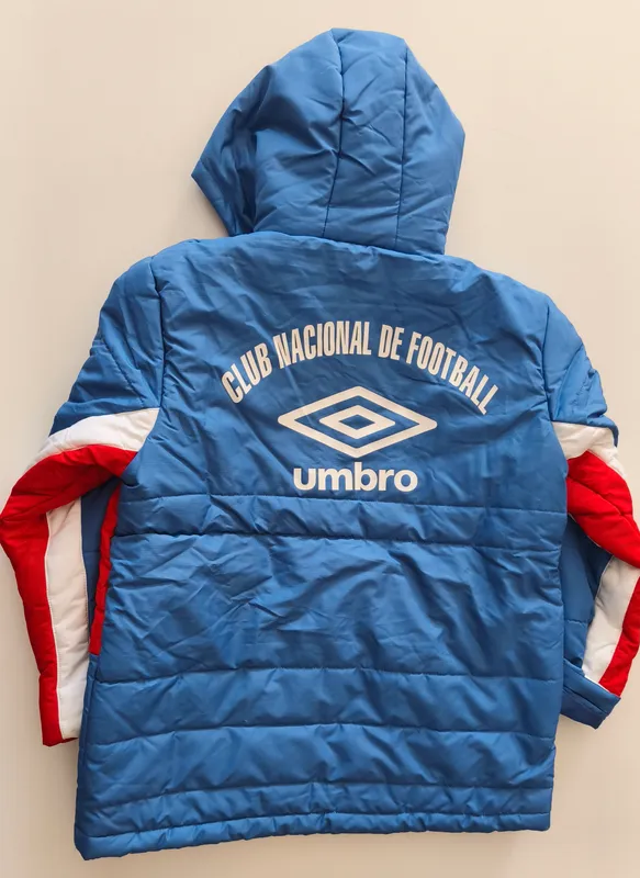 Campera naciona. umbro. talle: 12. (NUEVA)
